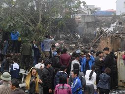 La explosión sucedió de madrugada y, además de destrozar el almacén, causó daños en cinco casas vecinas. AFP/H. Dinh Nam