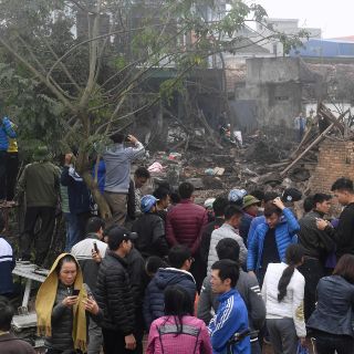 Explosión en almacén de Vietnam deja dos muertos