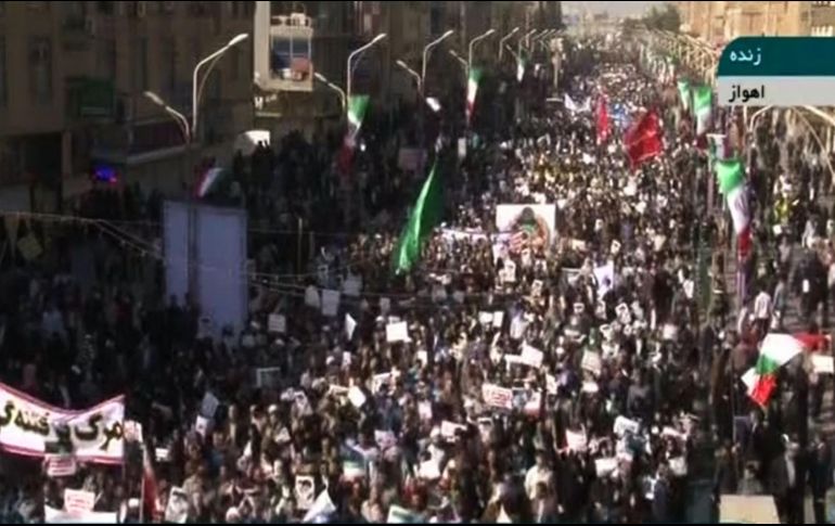 La televisión difunde en directo imágenes de manifestaciones masivas en las ciudades de Ahvaz, Arak, Ilam, Gorgan y Kermanshah. AFP/IRINN TV