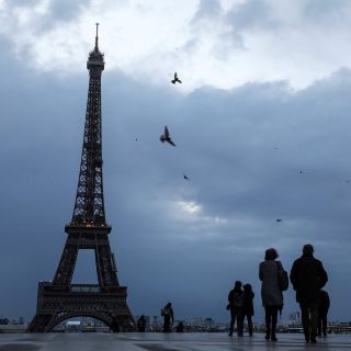 Tempestad obliga a cerrar la Torre Eiffel