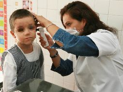 Señalan importante tratar cualquier cuadro respiratorio y no automedicarse, y aplicar las vacunas que ayudan a evitar males respiratorios que pueden derivar en problemas como la otitis. EL INFORMADOR / ARCHIVO