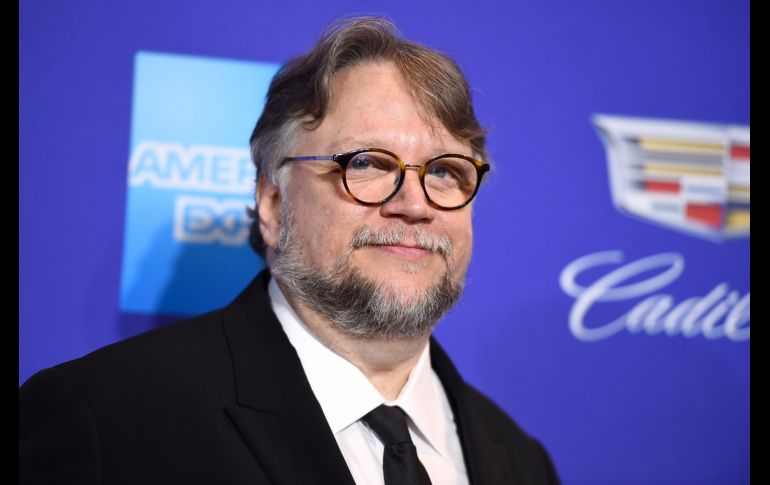 Guillermo Del Toro posó para los fotógrafos a su llegada al Festival de cine de Palms Springs, en California. AP / . J. Strauss