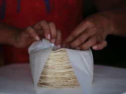 La media de los precios de la tortilla se ubica entre los 13.06 pesos por kilo, aunque puede ser más alto en algunos estados que en otros. EL INFORMADOR / F. Atilano