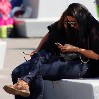 Uso de dispositivos móviles aumenta riesgo de dolor articular