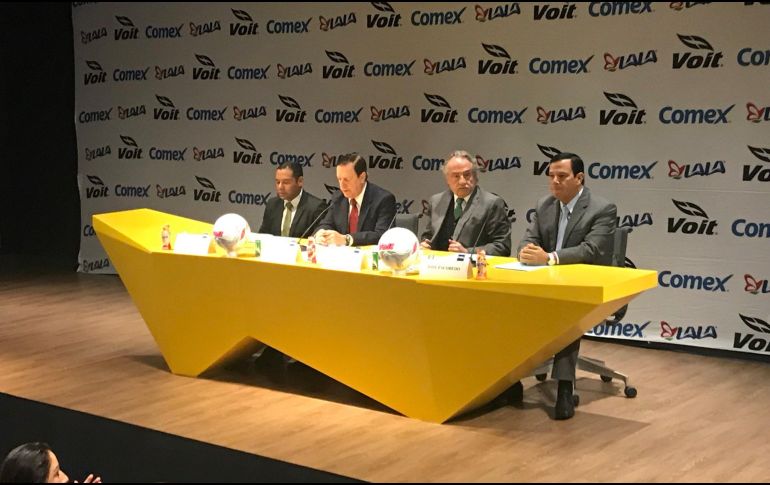 Este jueves, en las instalaciones de la FMF, se entregaron Gafetes FIFA 2018 a los árbitros y ábitros asistentes mexicanos que participarán en el Torneo Clausura. TWITTER / @FMF