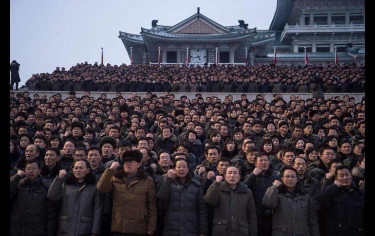 Una demostración masiva se realiza en apoyo al discurso de Año Nuevo del líder norcoreano Kim Jong-Un en la plaza Kim Il-Sung de Pyongyang. AFP/W. Kim