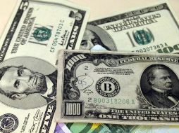 La divisa pudo ser comprada en en un precio mínimo de 18.20 pesos en bancos de la capital del país. EL INFORMADOR/ ARCHIVO