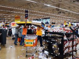 Los saqueos coincidieron con bloqueos y protestas contra el alza en el precio de la gasolina,  irrumpieron en supermercados y plazas comerciales. SUN / ARCHIVO
