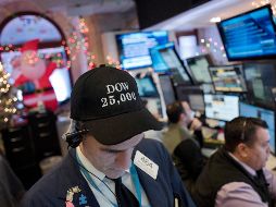 Media hora después del comienzo de la sesión, el Dow Jones registraba un alza de 69.64 puntos. AP / M. Lennihan