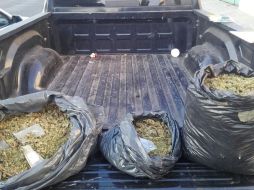 El enervante se encontraba en tres bolsas de plástico que fueron abandonadas al llegar los policías al lugar. ESPECIAL /