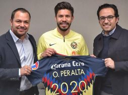 Peralta (C) llegó a Coapa en el verano de 2014. TWITTER/@ClubAmerica