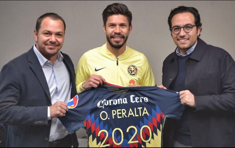 Peralta (C) llegó a Coapa en el verano de 2014. TWITTER/@ClubAmerica