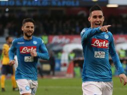 El español José Callejón (D) celebra tras anotar el segundo gol del Napoli. EFE/C. Abbate