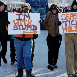 Aficionados de Browns celebran con desfile una temporada ''perfecta''