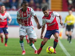 Los conjuntos se enfrascaron en un duelo cerrado, con más fuerzas que talento y con mucho juego en medio campo, pero poco en las áreas. MEXSPORT/A. Juárez