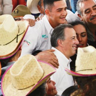 Meade plantea crédito y apoyo a mujeres del campo