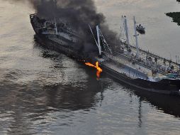 Tras la colisión se desató un incendio que ha estado activo durante horas. AFP/ARCHIVO