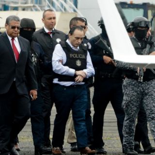 Debe regresarse el dinero desviado por Borge, dice Ochoa