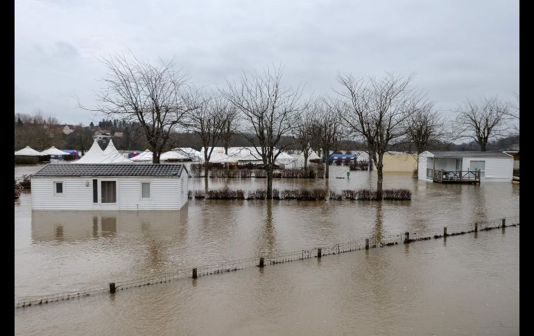 Una calle inundada en Marnay, Francia, tras el desbordamiento del río Ognon. AFP/S. Bozon
