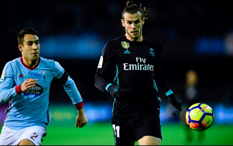 El doblete de Bale (D) apenas les alcanza a los merengues para negociar la repartición de puntos. AFP/M. RIopa
