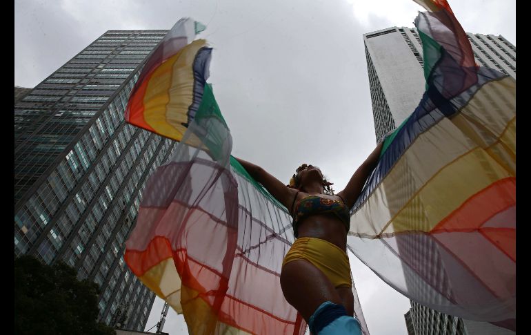 Los blocos, como son conocidas las comparsas carnavalescas en Brasil, tomaron este domingo las calles de Río de Janeiro.