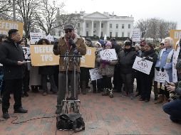 Activistas pro inmigración, líderes comunitarios e inmigrantes protestaron ayer ante la Casa Blanca. EFE/L. Nolly
