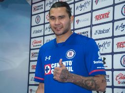 ''Me siento contento de estar aquí, feliz. Vengo con la intención de que vean un buen jugador'', dice Peña durante su presentación oficial este martes. MEXSPORT / V. León