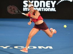 Kerber, ex número uno del mundo en el ranking femenil ganó en el duelo de este martes por 5-7, 6-3 y -1. AFP / P. Parks