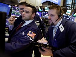 Wall Street cerró con ganancias y nuevos máximos históricos de sus tres principales referencias. AP / R. Drew