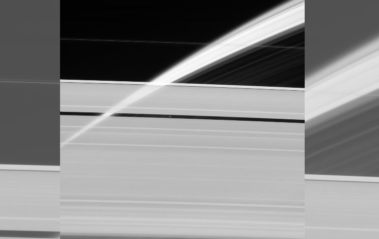 Las fotografías fueron capturadas cuando Cassini se encontraba a una distancia de 1.2 millones de kilómetros de Pan. TWITTER / @CassiniSaturn