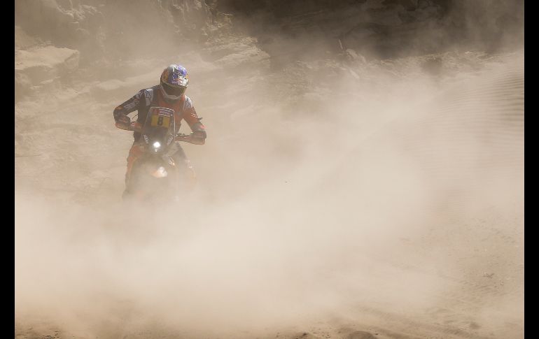 El motociclista australiano Toby Price compite en la cuarta etapa del rally Dakar 2018, en San Juan de Marcona, Perú. EFE/D. Fernández
