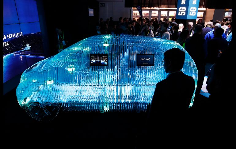 Un modelo de auto muestra la tecnología de sensor Mobileye, de Intel. Más de tres mil 900 compañías exhibirán sus productos del 9 al 12 de enero