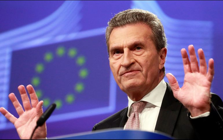 El comisario europeo de Presupuesto, Günther Oettinger, dijo que este impuesto podría ayudar con el vacío presupuestal que dejará la salida de Reino Unido. EFE/ O. HOSLET