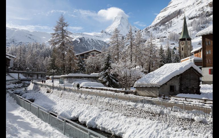 Unos 13 mil turistas quedaron atrapados por las fuertes nevadas y el riesgo de avalanchas en la estación de esquí de Zermatt.