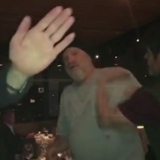 Harvey Weinstein es agredido a golpes en un restaurante de Arizona