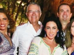 En Huatulco, Ricardo y María Laura Salinas, José Manuel y Diana Gómez con Ale Ibargüengoitia.