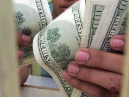 La moneda mexicana se sube a la ‘montaña rusa’ en una sesión de elevada volatilidad. AP/Archivo