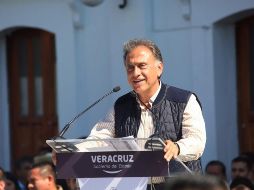 ''El loco (López Obrador) se da golpes en el pecho, pero es un corruptazo (...) Toda su campaña se refiera a agredir (...) no propone nada para resolver los problemas del país y de Veracruz'', señaló. NTX /