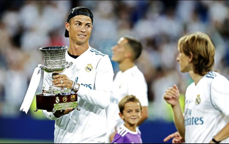 Cristiano Ronaldo (I) y Luka Modric (D), entre los jugadores elegidos. AP/ARCHIVO