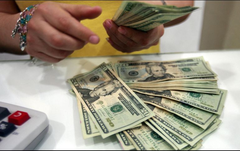 De acuerdo con el Banco de México, el tipo de cambio del billete estadounidense se fijó en 19.3433 pesos. EL INFORMADOR / ARCHIVO
