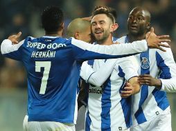 Layún anota el segundo gol de los Dragones al minuto 20.TWITTER/@PortoFC