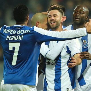 Porto avanza a semis de Copa con goles mexicanos