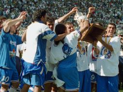 Fue en el lejano 1997 cuando los azules alzaron el trofeo tras vencer en la Final al León. EL INFORMADOR/Archivo