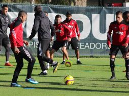 El conjunto rojinegro trabaja este sábado para plantarse con seguridad en su visita para tratar de atacar la zona baja de Pumas, ''talón de Aquiles'' de los felinos. TWITTER / @atlasfc