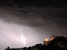 La caída del rayo tuvo lugar esta mañana en la zona de camping de la ciudad de Ituzaingó en medio de una fuerte lluvia. EFE/ ARCHIVO