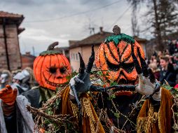 Fotogalería: Con máscaras realizan carnaval en Macedonia