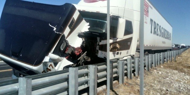 Tráiler protagoniza choque en autopista a San Juan de los Lagos | El ...