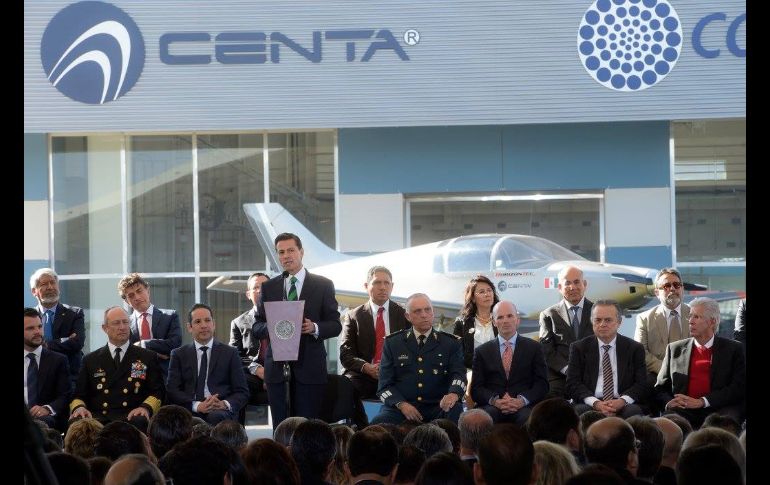 Enrique Peña Nieto durante la inauguración del Centro Nacional de Tecnologías Aeronáuticas donde también entregó los premios de Ciencia y Tecnología en Querétaro. TWITTER / @PresidenciaMX