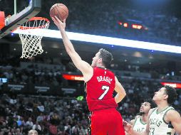 Figura. Goran Dragic encabezó la ofensiva de Miami al colaborar con 25 puntos ayer ante los Bucks. AP