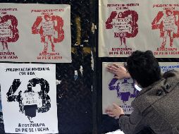 Para los padres de los 43, los recursos públicos invertidos por las autoridades no reflejan avances para dar con los normalistas. AFP / ARCHIVO